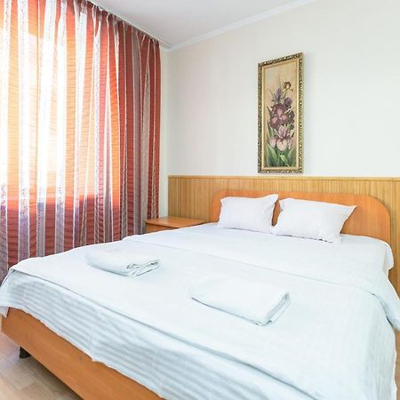 Квартира Студія Біля Оперного Театру По Вулиці Гонти 4 Lviv Ngoại thất bức ảnh