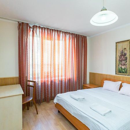 Квартира Студія Біля Оперного Театру По Вулиці Гонти 4 Lviv Ngoại thất bức ảnh