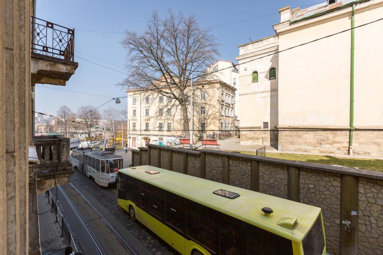 Квартира Студія Біля Оперного Театру По Вулиці Гонти 4 Lviv Ngoại thất bức ảnh